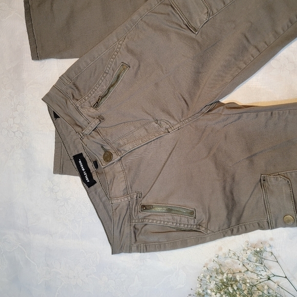 Green cargo style Ashley Mason pants. Size 7. - Picture 4 of 11